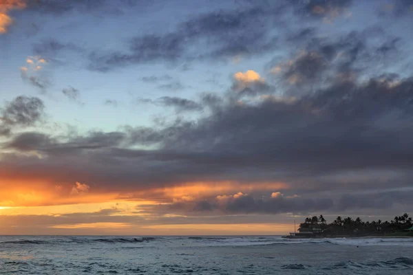Zachód słońca nad wodą morską — Zdjęcie stockowe