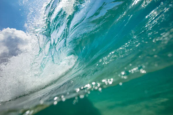 Ola de mar con agua clara —  Fotos de Stock