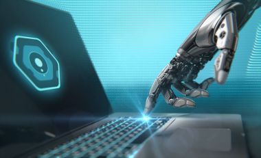 Laptop ile çalışan bir Robot. Son derece detaylı modeli