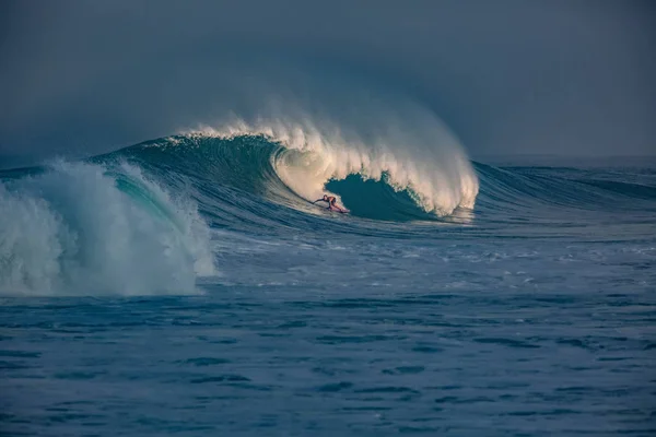 Male Surfer on big hawaiian wave — Stock Photo, Image