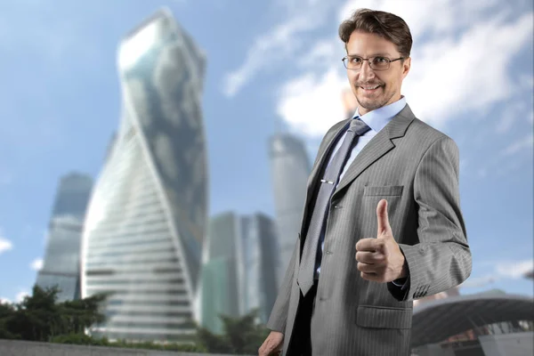 Businessman in gray suit smiling and thumb up — Stock Photo, Image