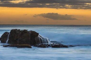 Kaba Okyanusu koyu kaya
