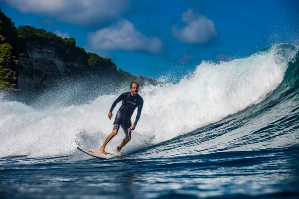Indonesia Bali July 2016 Male Surfer Eduardo Ruaro Riding Big — Stock Photo, Image