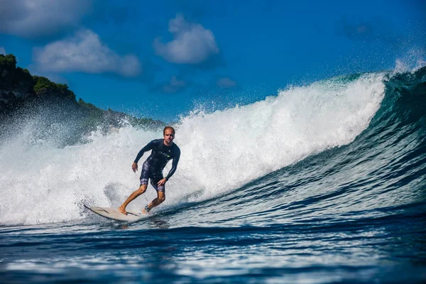 Indonesia Bali July 2016 Male Surfer Eduardo Ruaro Riding Big — Stock Photo, Image