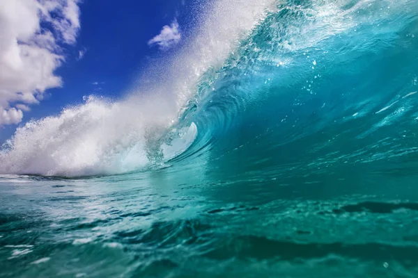 Océano Colorido Ola Brillante Con Agua Verde Azul Labio Salpicado —  Fotos de Stock