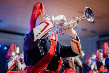 Çeşitli aletler ve windband bir müzik grubu ayrıntıları