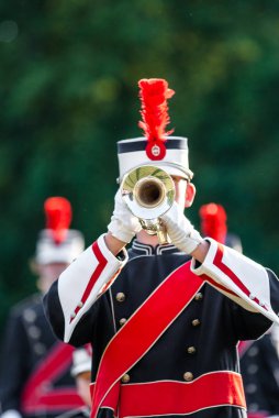 Çeşitli aletler ve windband bir müzik grubu ayrıntıları