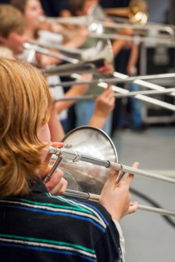 Çeşitli aletler ve windband bir müzik grubu ayrıntıları