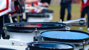 Çeşitli aletler ve windband bir müzik grubu ayrıntıları