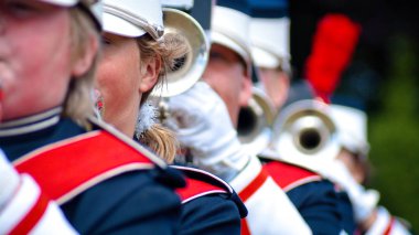 Çeşitli aletler ve windband bir müzik grubu ayrıntıları