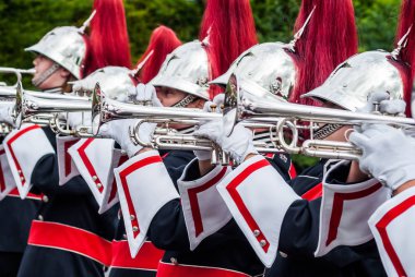 Çeşitli aletler ve windband bir müzik grubu ayrıntıları