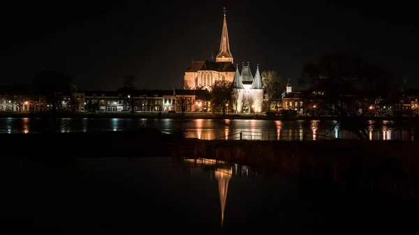 Фотографії ніч історичне місто Кампені, Overijssel, Нетер — стокове фото