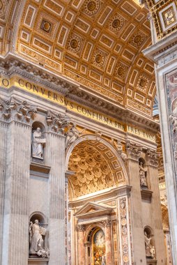 Saint Peter Bazilikası (San Pietro içinde).