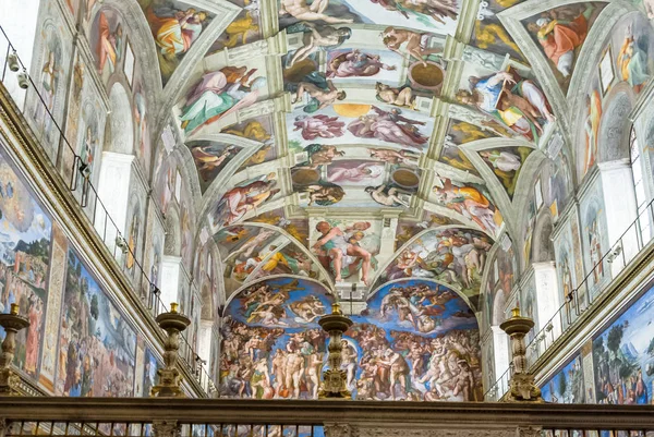 Sistine Şapeli iç ve mimari detayları