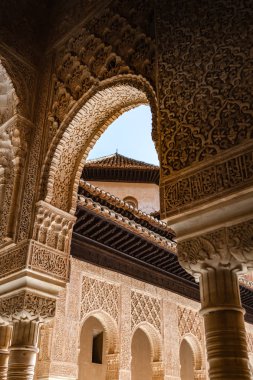 Mozaik duvar ve sütunları Alhambra Palace. 