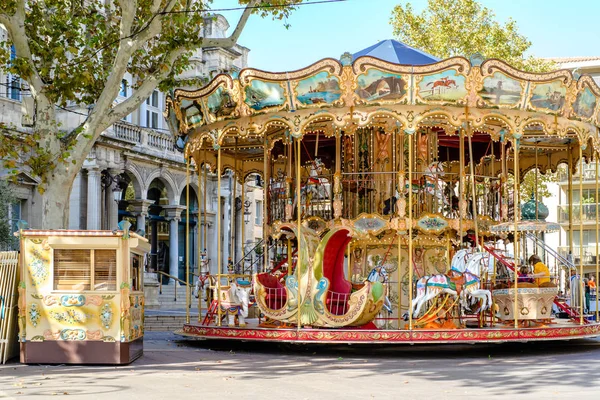 Винтажная карусель в Авиньоне, Франция . — стоковое фото