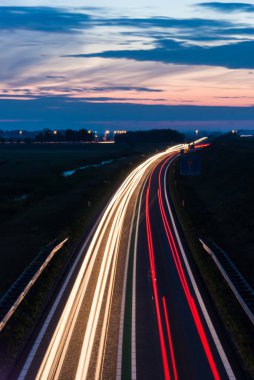 Uzun pozlama fotoğraf, dus yolda trafik