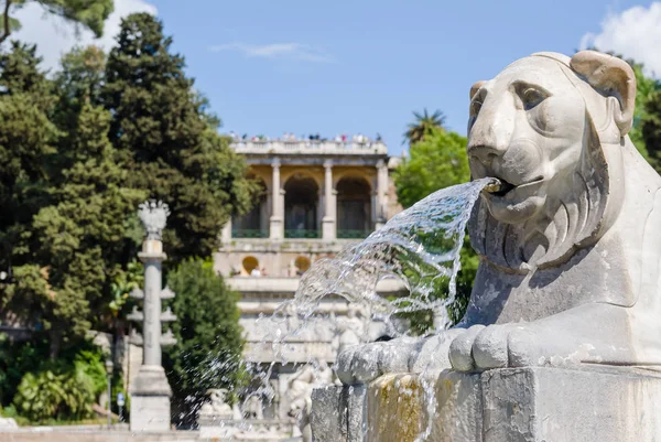 Detalle en la plaza de Roma — Foto de Stock