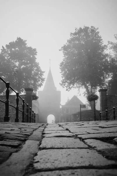 Accès par la porte de la ville forteresse, Elburg , — Photo