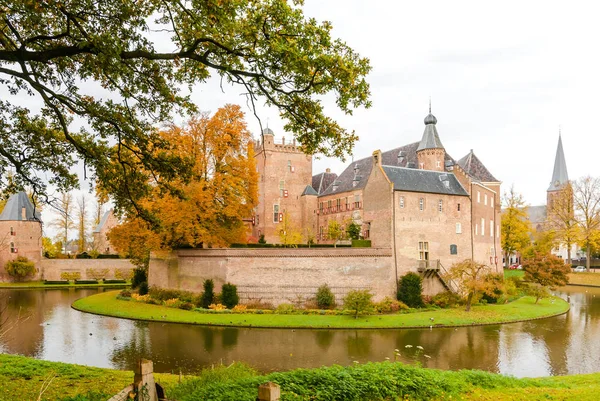 A maior parte do castelo do Benelux nos Países Baixos fica na fronteira — Fotografia de Stock