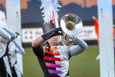 Eylem sırasında çekirdek grup veya showband davul ve performansı göstermek