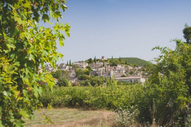 Cou tipik otantik Fransız dağ köylerinden