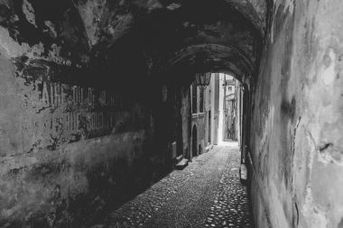 Fransa'nın dağ köylerinde karastic eski sokaklar