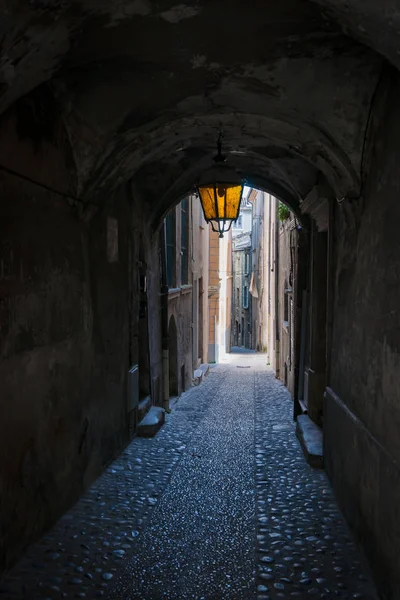 Fransa'nın dağ köylerinde karastic eski sokaklar