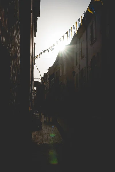 Strade e angoli suggestivi in un borgo medievale francese — Foto Stock