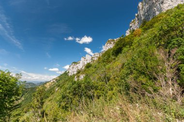 Etkileyici dağ oluşumları ve Vercors Bölge Parkı