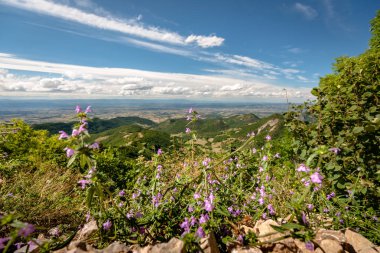 Rhone Vadisi ve Ardèche Dağların üzerinden görünüm ve 