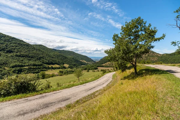 Vue sur les collines et la plaine lointaine de la vall du Rhône — Photo