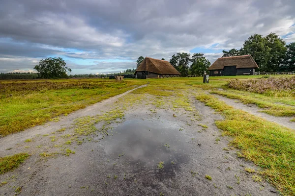 Authentieke rustieke houten constructie van schapen shelter — Stockfoto