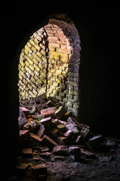 その煙で放棄された石工場の産業の詳細 — ストック写真
