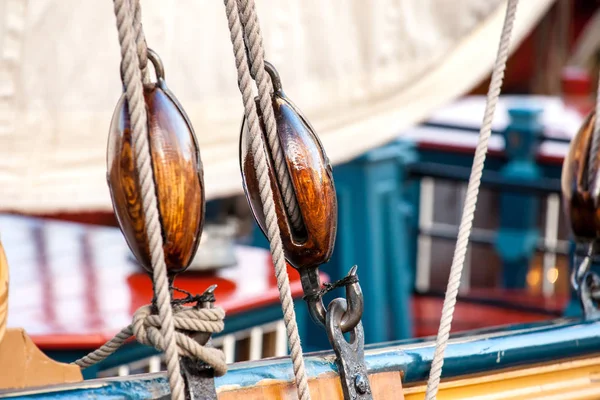 Dettagli vintage e retrò di vecchie barche a vela durante una vigilia di vela — Foto Stock