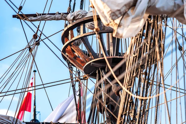 Détails vintage et rétro de vieux voiliers lors d'une veille de voile — Photo