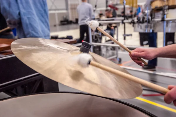 Details van cymballs drums, drumstel tijdens concert — Stockfoto