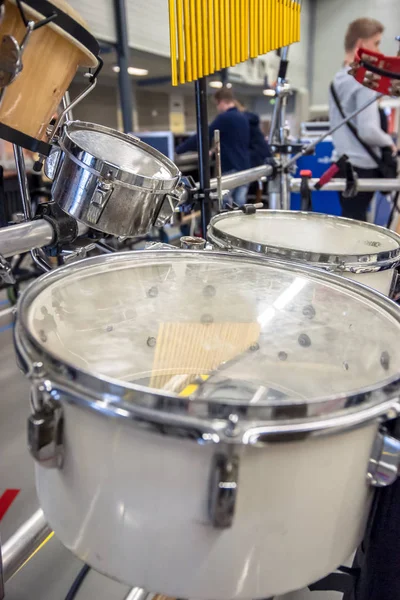 Setup met ander ritme percussie-instrumenten op een stand — Stockfoto