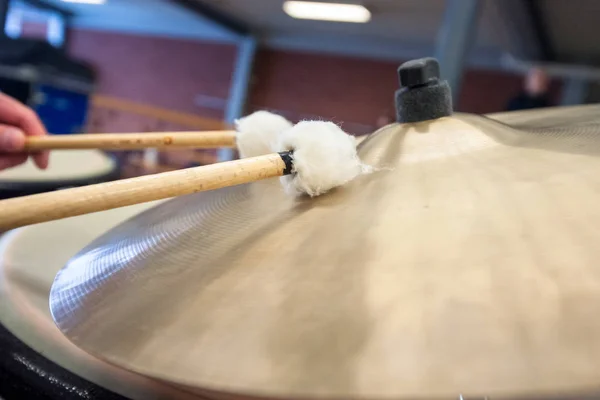 Details van cymballs drums, drumstel tijdens concert — Stockfoto