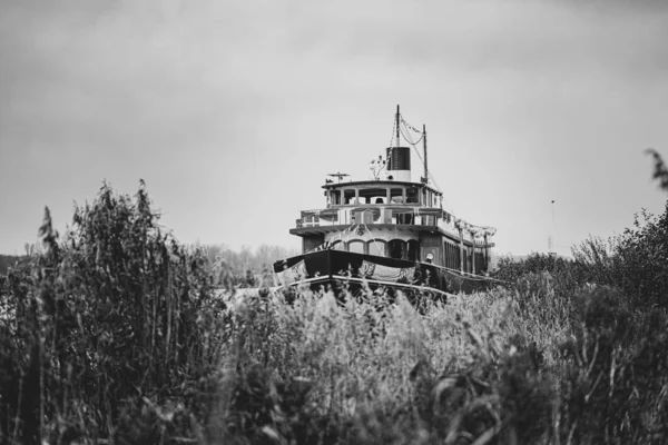 L'arrivée du bateau vintage de saint Nicolas dans le harbo — Photo