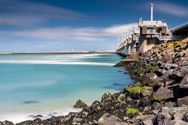 View on the architecture of the flood barrier 'Neeltje jans' in — Stock Photo, Image