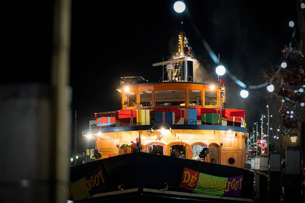 A chegada do barco vintage de santo nicolas no harbo — Fotografia de Stock