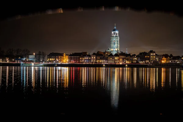 Девентер, Нідерланди, голландське місто вночі, Оверіссель — стокове фото