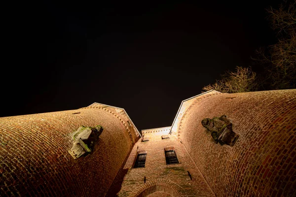 Antigua torre defensiva de la Edad Media . — Foto de Stock