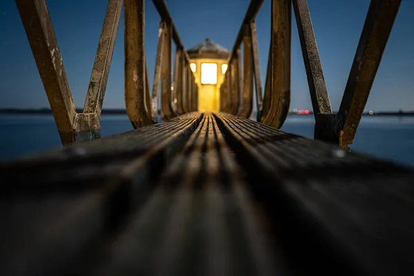 Porto Storica Torre Luce Nautica Durante Tramonto Sotto Cielo Stellato — Foto Stock