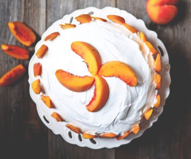 Tablo taze şeftali pasta