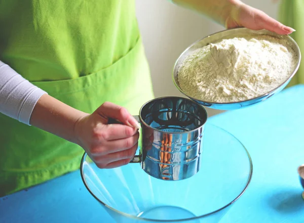 Flour sifting through a sieve for a baking — Stock Photo, Image