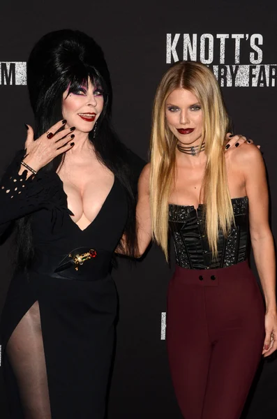 Elvira, AnnaLynne McCord — Stock Photo, Image