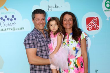 Jonathan Nassos cerrah ve ailesi