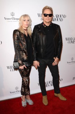 Davulcu Matt Sorum ve şarkıcı Ace Harper